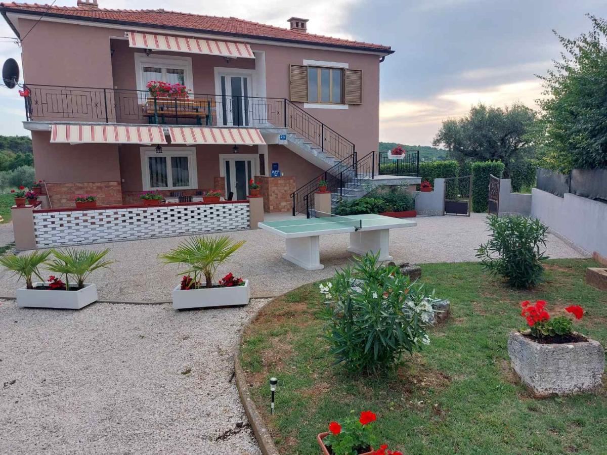 Apartments Baksa Канфанар Екстериор снимка