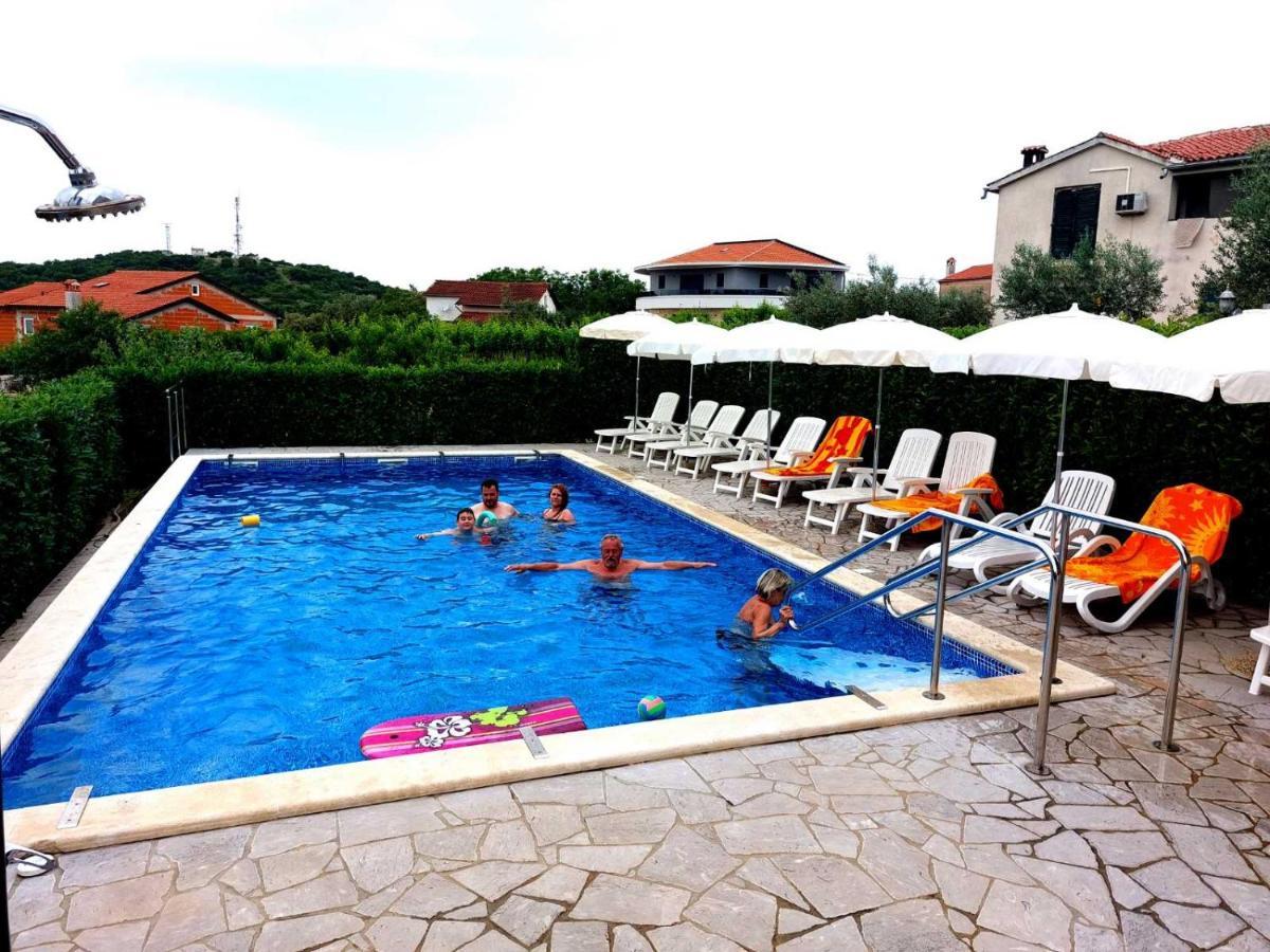 Apartments Baksa Канфанар Екстериор снимка