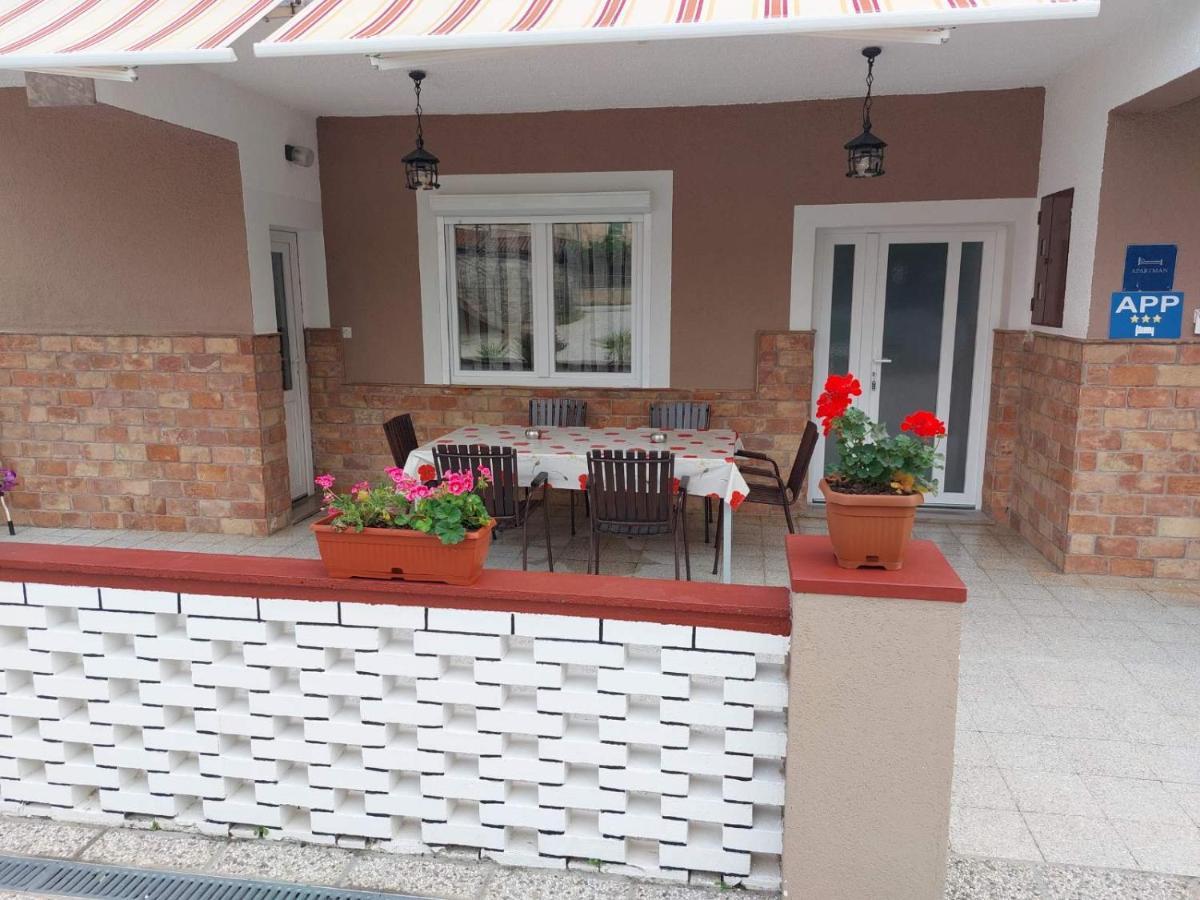 Apartments Baksa Канфанар Екстериор снимка