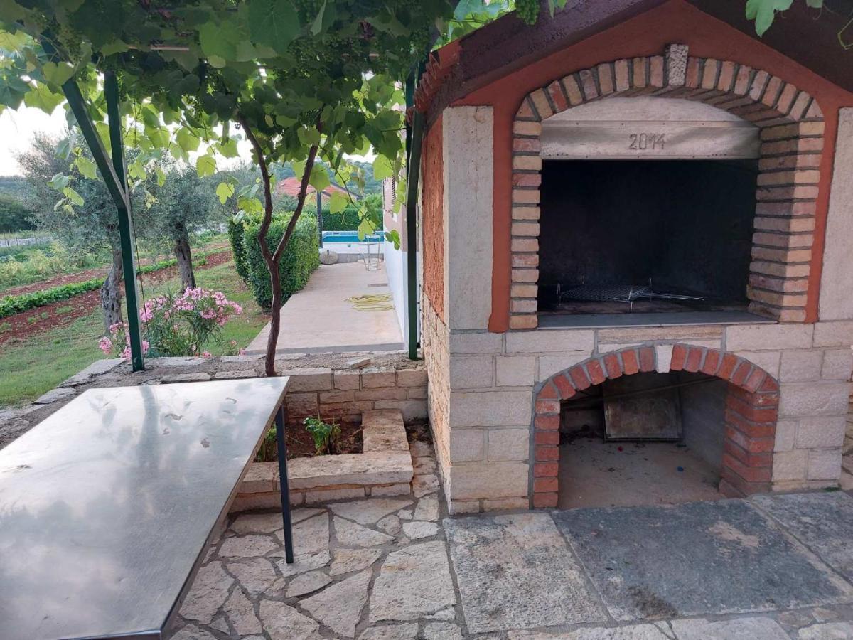 Apartments Baksa Канфанар Екстериор снимка