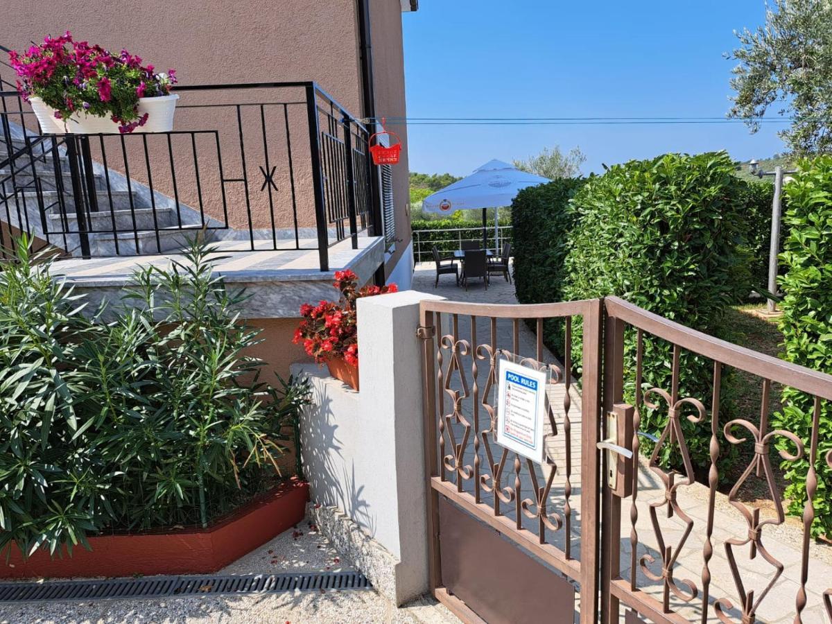 Apartments Baksa Канфанар Екстериор снимка