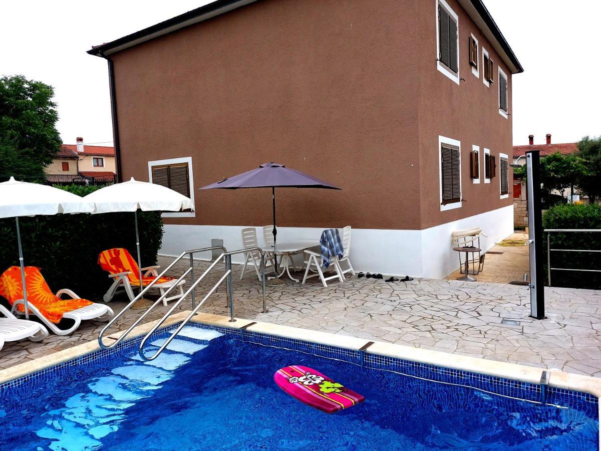 Apartments Baksa Канфанар Екстериор снимка