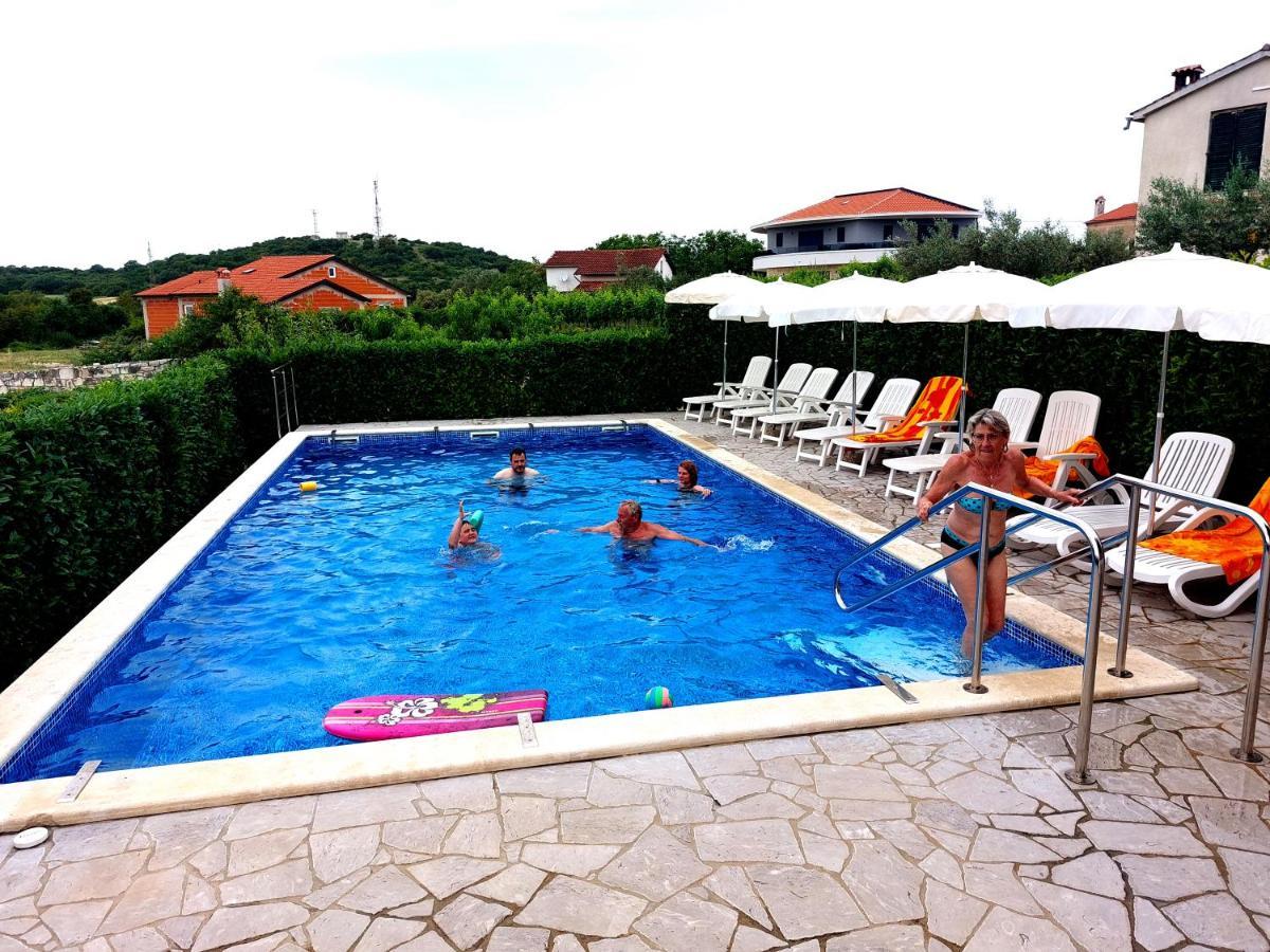 Apartments Baksa Канфанар Екстериор снимка